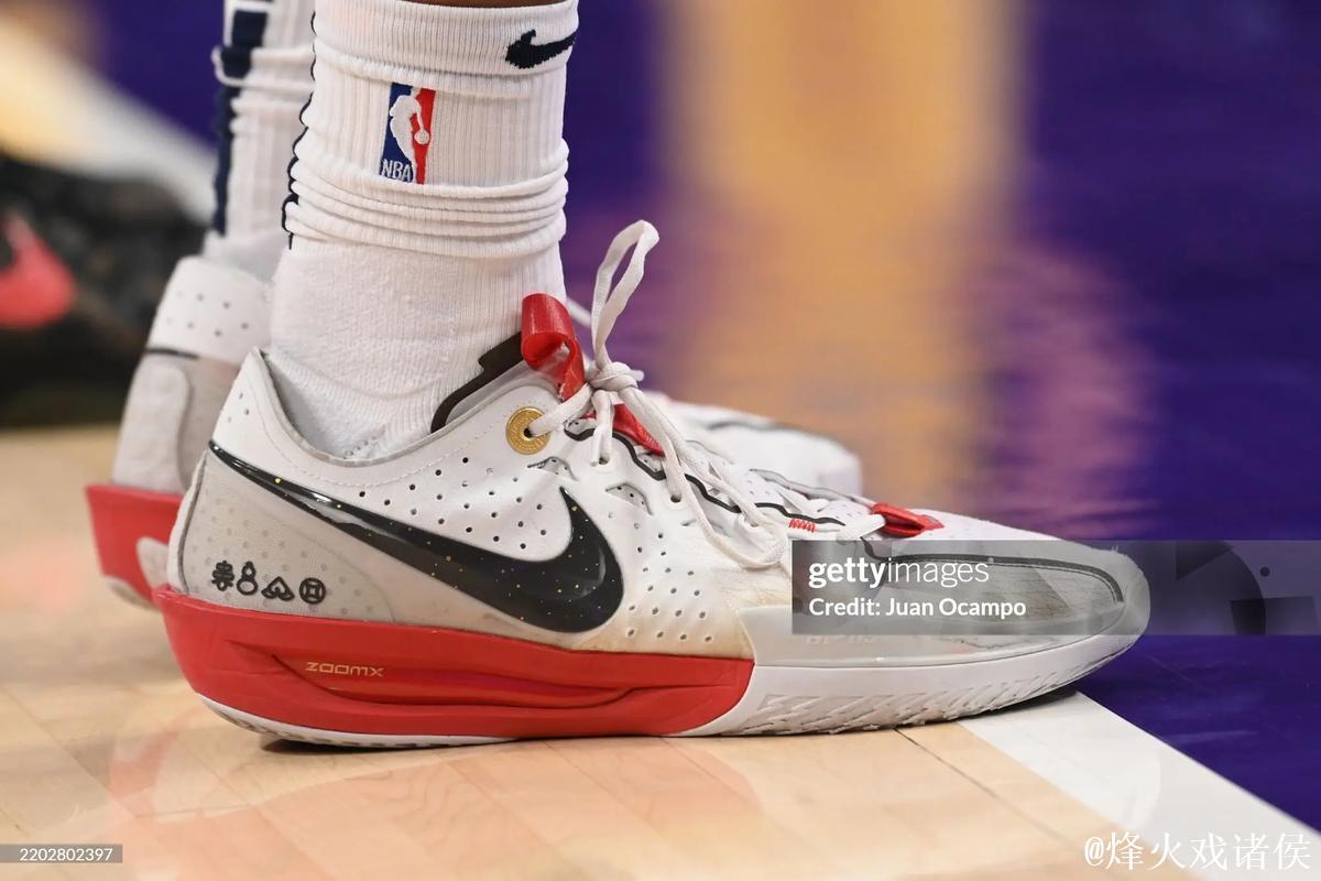 锡安34+10助鹈鹕击败步行者 国王让老鹰吞下4连败