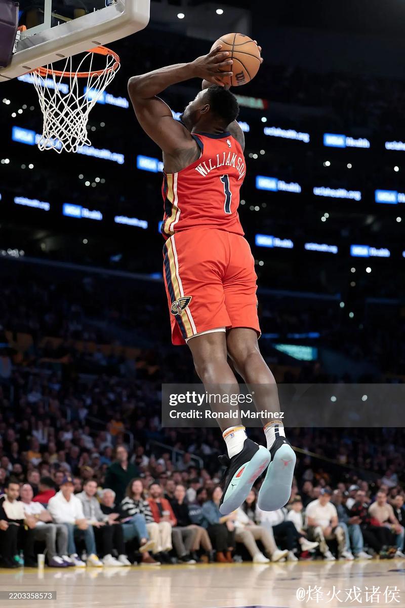 锡安34+10助鹈鹕击败步行者 国王让老鹰吞下4连败